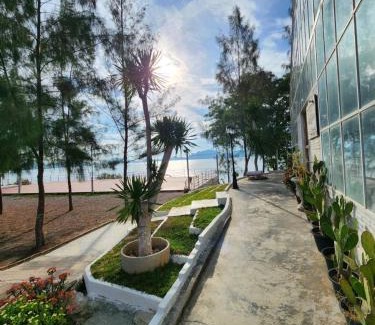 Pak Khlong Resort | ภูผาหน้าเล PhuPha-NaLay Cafe'n Camping
