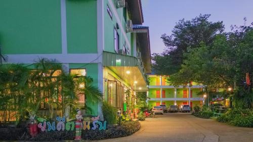 Uttaradit Hotel | หอพักแอนด์รีสอร์ทเสมาทอง อุตรดิตถ์