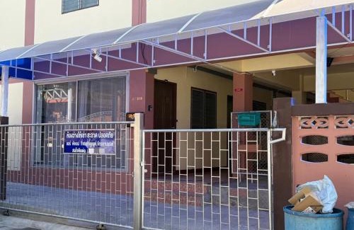 Ban Lam Rua Taek Apartment | เทพกุญชร Budget-Friendly Room