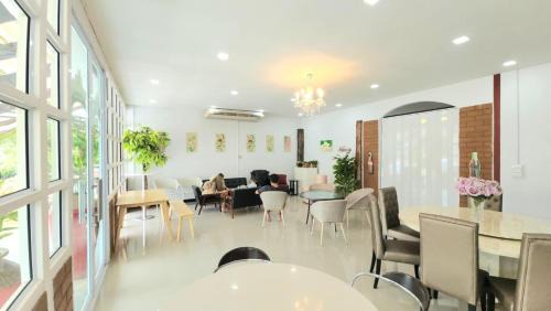 Mae Mo Hotel | แอนฟาร์มรีสอร์ทแอนด์คาเฟ่