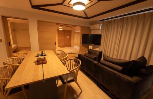 Nakafurano House | かんたろうもねたろうの母家-2周年フルリノベ!富良野スキー場12分 ラベンダー畑7分!キッズエリア大好評 日本庭園くつろぎの宿