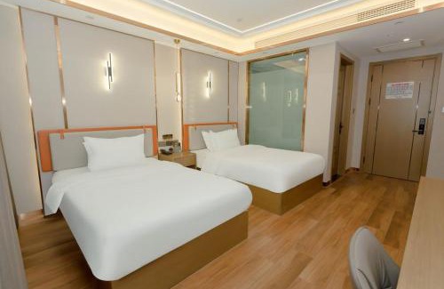 Urumqi City Centre Hotel | 万信至格酒店乌鲁木齐机场德港万达店