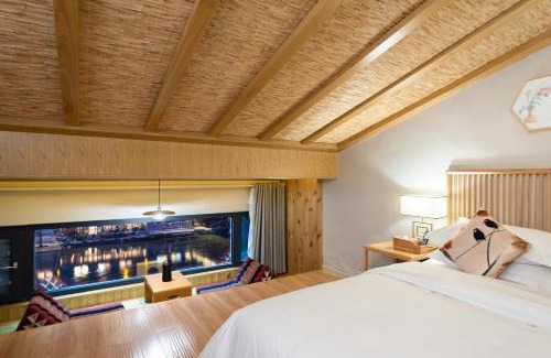 Fenghuang Apartment | 云桥自在江景民宿