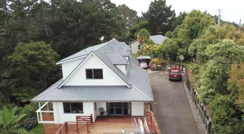 Fairview Heights House | 别墅中的一间客房