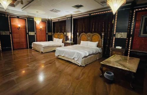 West District Hotel | 嘉義永鎮御花園汽車旅館