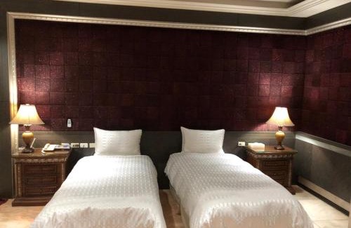 West District Hotel | 嘉義永鎮御花園汽車旅館