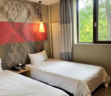 Downtown Beijing Hotel | 宜必思北京天坛东门地铁站酒店