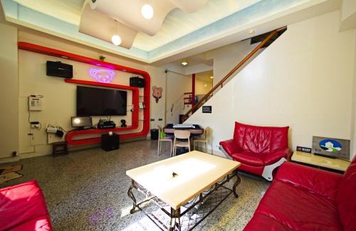 Hualien City Centre House | 小熊城堡民宿-免費停車 !新歌KTV-過山車電動麻將-露天烤肉-以上設備僅限包棟使用 # 選Villa才是包棟 # - 16人以下可少人包棟請電聯!