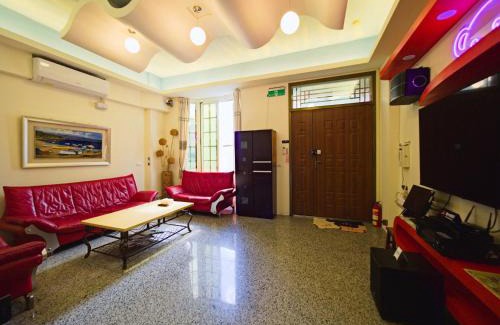 Hualien City Centre House | 小熊城堡民宿-免費停車 !新歌KTV-過山車電動麻將-露天烤肉-以上設備僅限包棟使用 # 選Villa才是包棟 # - 16人以下可少人包棟請電聯!