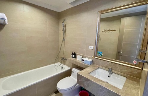 Xinzhuang House | 新莊區中正路高級雙人房，靠近丹鳳，回籠，輔大捷運站，新莊熱鬧地區