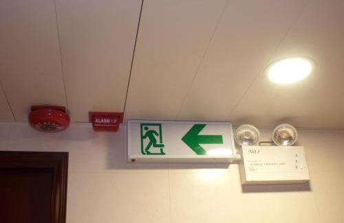Mong Kok House | 旺角地铁3分钟 经济型标双房 独立卫浴 免费WIFI 2人入住 Standard Twin Rm in Mong Kok for 2 Guests-3min to MTR and Private Bathroom