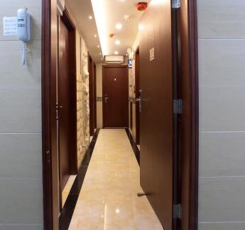 Mong Kok House | 旺角地铁3分钟 经济型标双房 独立卫浴 免费WIFI 2人入住 Standard Twin Rm in Mong Kok for 2 Guests-3min to MTR and Private Bathroom