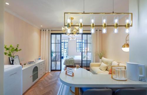 Shanghai Apartment | 梧舍壹号 外滩百年公寓B&B -Riverside Grace Suites on the bund and metro station
