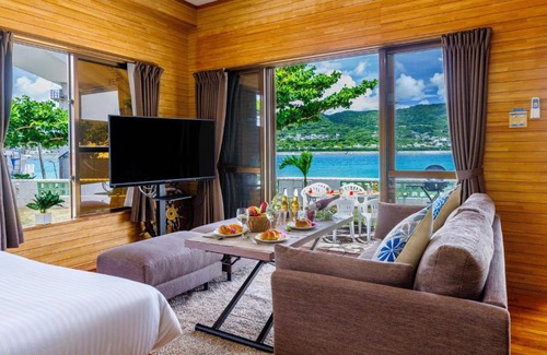 Motobu House | 瀬底島 目の前がビーチ BBQ可能 広いお庭付きの宿泊施設 瀬底ありがとうハウス