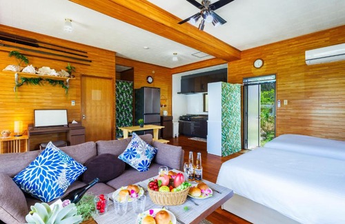 Motobu House | 瀬底島 目の前がビーチ BBQ可能 広いお庭付きの宿泊施設 瀬底ありがとうハウス