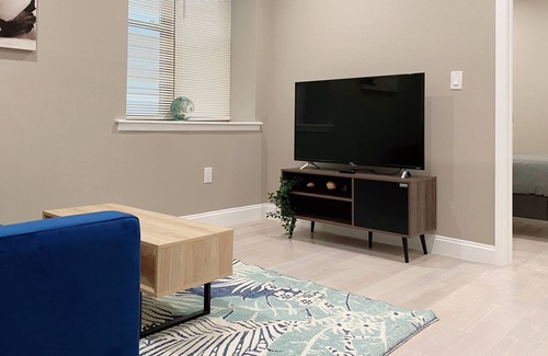 Logan Square Apartment | 特濃情 | Torrontes 1 BR/1 BA at City Hall