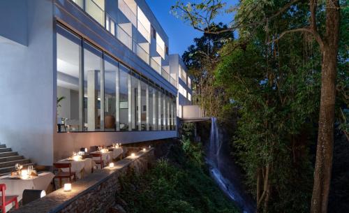 Guanling Buyei and Miao Autonomous County Hotel | 至也 黄果树
