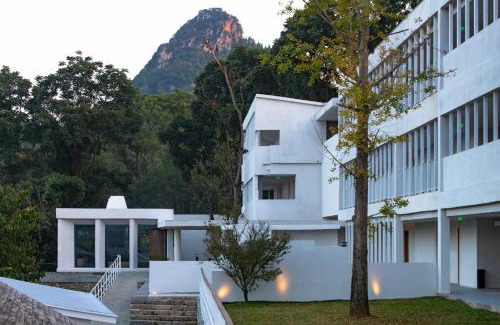 Guanling Buyei and Miao Autonomous County Hotel | 至也 黄果树
