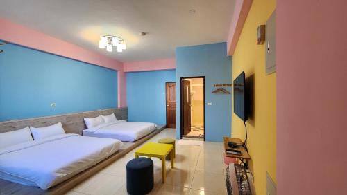 Hualien City Centre House | 花蓮包棟彩色窩民宿 溜滑梯 烤肉唱歌 電動麻將 近東大門