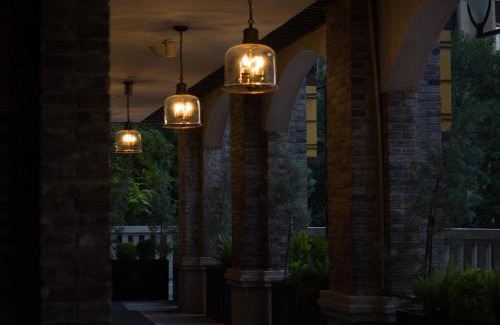Yuzhong Hotel | 重庆复古阁楼酒店