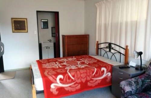 Mount Roskill House | 驿站