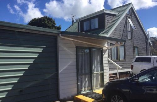 Mount Roskill House | 驿站