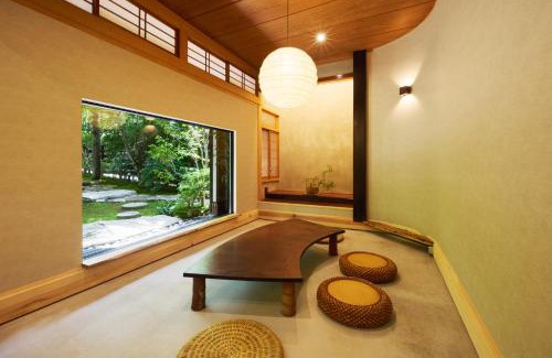 Midori Ward Villa | 高尾山すぐ貸切villa 都心から70分 最大10名 プライベートサウナ 雨でもBBQ 焚火花火 絶景日本庭園