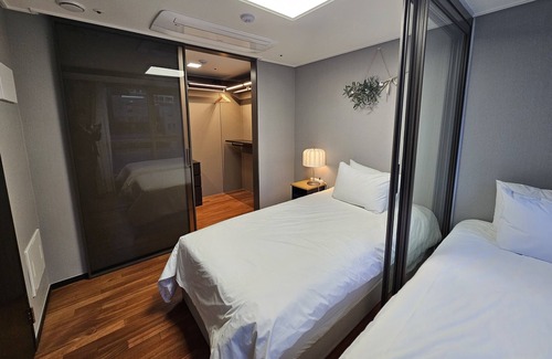 Seocho-dong Apartment | 강남 럭셔리 2룸 3베드