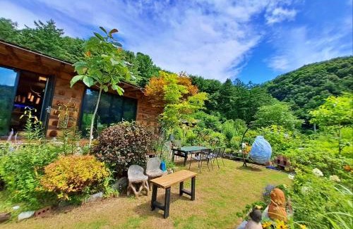 Yeongwol Other | 강원도 영월 100평의 정원이 딸린 독채 황토 펜션