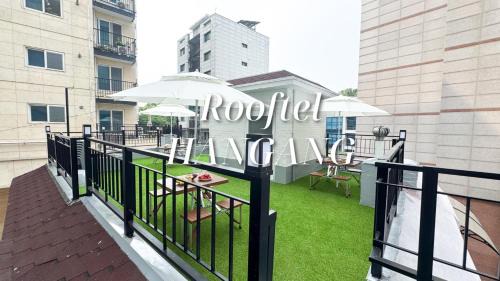 Dangsan-dong Apartment | #무료짐보관 #3룸 #침대5개 #루프탑 #한강 #당산역5분 #홍대 #합정 #공항버스 #16평 #단체 #301호