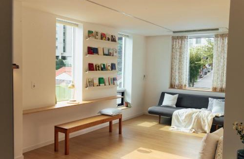 Songsan-dong Bed & Breakfast | 사이서가