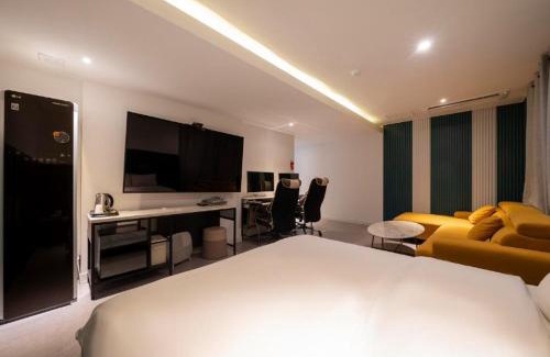 Yeongtong-gu Hotel | 호텔 1가