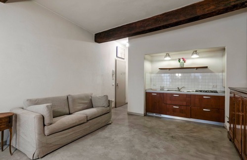 Centro Storico Sud Apartment | 039BS - Loggia Apartment