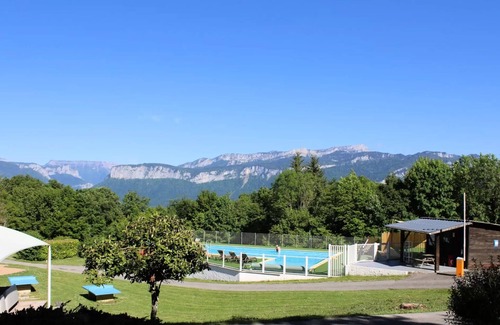 Miribel-les-Echelles Cabin | 04. Azalea Roulotte 4 Personen