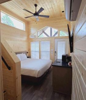 Valle Ski Chalet | 063A Brand New Cozy Cabin with Loft & King bed near Grand Canyon South Rim