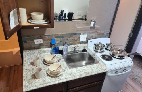 Valle Apartment | 069B Comfortable Suite with Kitchenette and King Bed near South Rim sleeps 4