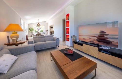 Villeneuve-Loubet Villa | 06AK1 - Villa 4 bedrooms swimming pool and sauna
