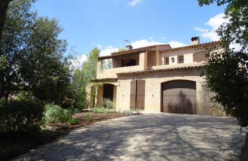 Roquefort-les-Pins Apartment | 06D - Appartement spacieux avec terrasses, jardin et piscine