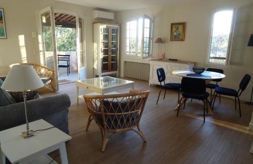Roquefort-les-Pins Apartment | 06D - Appartement spacieux avec terrasses, jardin et piscine