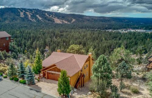 Castle Glen Estates House | 076 - The Starry Starry Night - Meredith Lodging