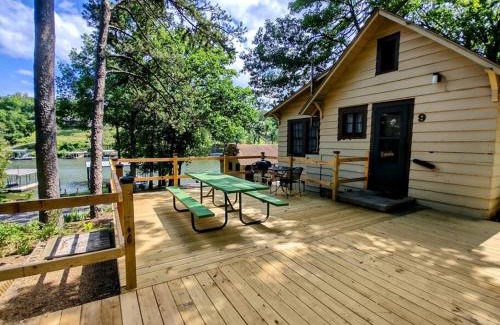 Mid America House | #09 - Large Lakeview One Bedroom- Pet Friendly