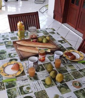 Les Abymes House | 1 à 3 chambres proche aéroport