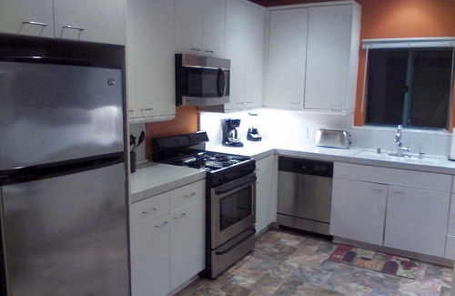 Venice Apartment | #1 1877sf 2BD 2 BA & PRIVATE ENCLOSED ATTACHED 2 CAR GARAGE