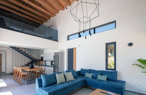 Chorafakia Villa | 1,2 Km from the beach, close to Chania, 40m2 private pool and sea views!