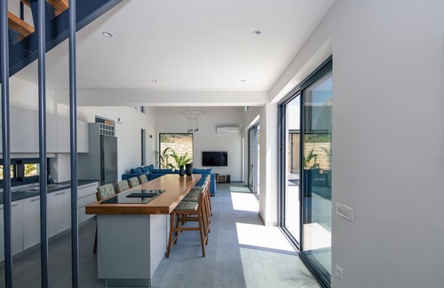 Chorafakia Villa | 1,2 Km from the beach, close to Chania, 40m2 private pool and sea views!
