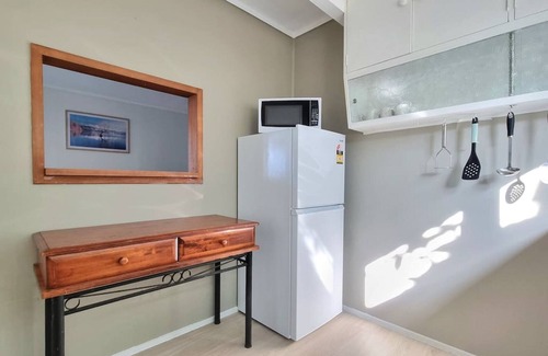 Hillsborough Apartment | 1/2 Melrose 2BR - 2 Melrose Road East, Hillsborough, Auckland 1042