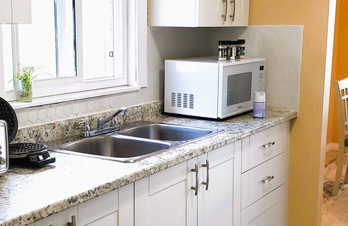 Forest Lawn Apartment | 1.5 hours to Rocky Mountains, fully stocked, free parking, fast WiFi, spotless
