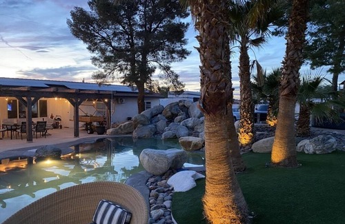 Paradise House | 1 ACRE Ranch Style, Outside Bar, Maid, room for RVs, Cars, Campfire - Private!