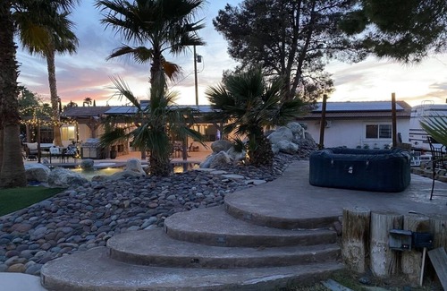 Paradise House | 1 ACRE Ranch Style, Outside Bar, Maid, room for RVs, Cars, Campfire - Private!