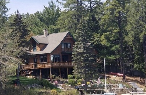 Freedom House | 1 AUGUST 2025 WEEK AVAILABLE! Ossipee Lake house-sandy beach & panoramic views!